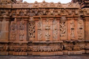 Relief_sculptures_and_window_art_on_rear_wall_of_Bhoganandishwara_Temple
